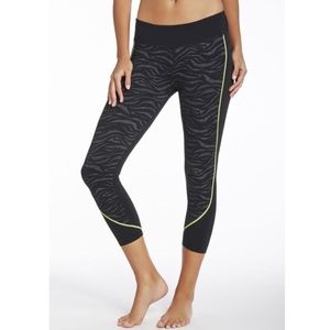 Preloved Fabletics Zebra Sydney Capri Legging Sz M